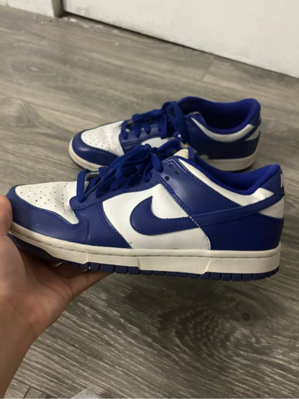 Nike Low-Top Sneakers - White & Blue